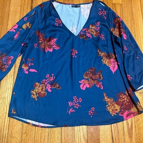 ModCloth Blue Satin Feel Floral Button Down Sleeves Relaxed Fit Size XL - Picture 11 of 11
